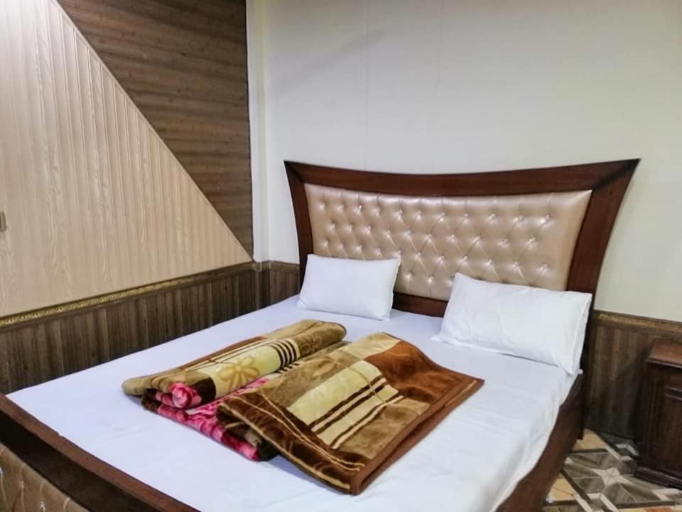 Madina Tower Hotel & Restaurant Bahrain Exteriör bild